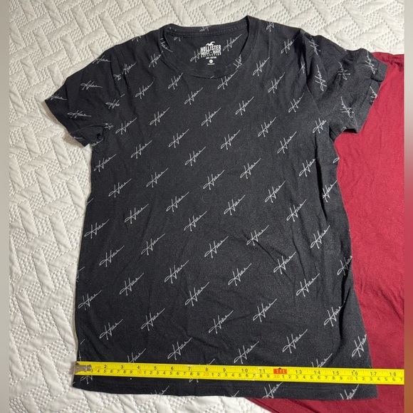 Hollister Men XXS Tees T-Shirts Set of 2 Black Burgundy - Picture 7 of 7